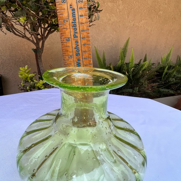 Vintage Green Bubbled Art Glass Vase - Picture 4 of 5